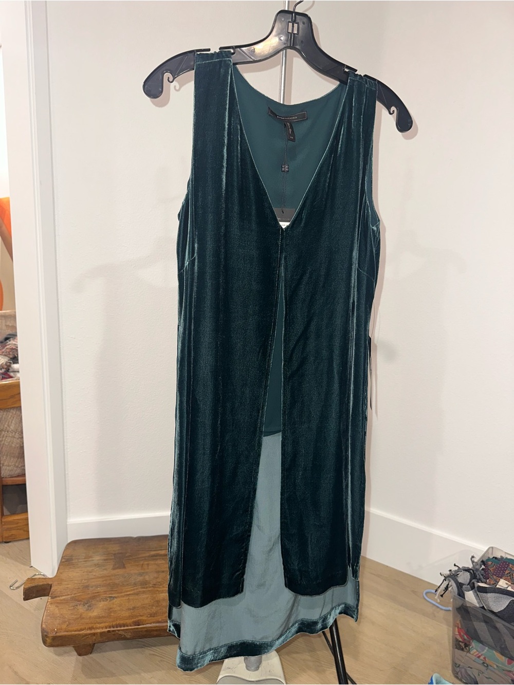 NWT BCBGMaxAzria ‘svetlana’ teal Velvet hi-low V-Neck Sleeveless Blouse w sx